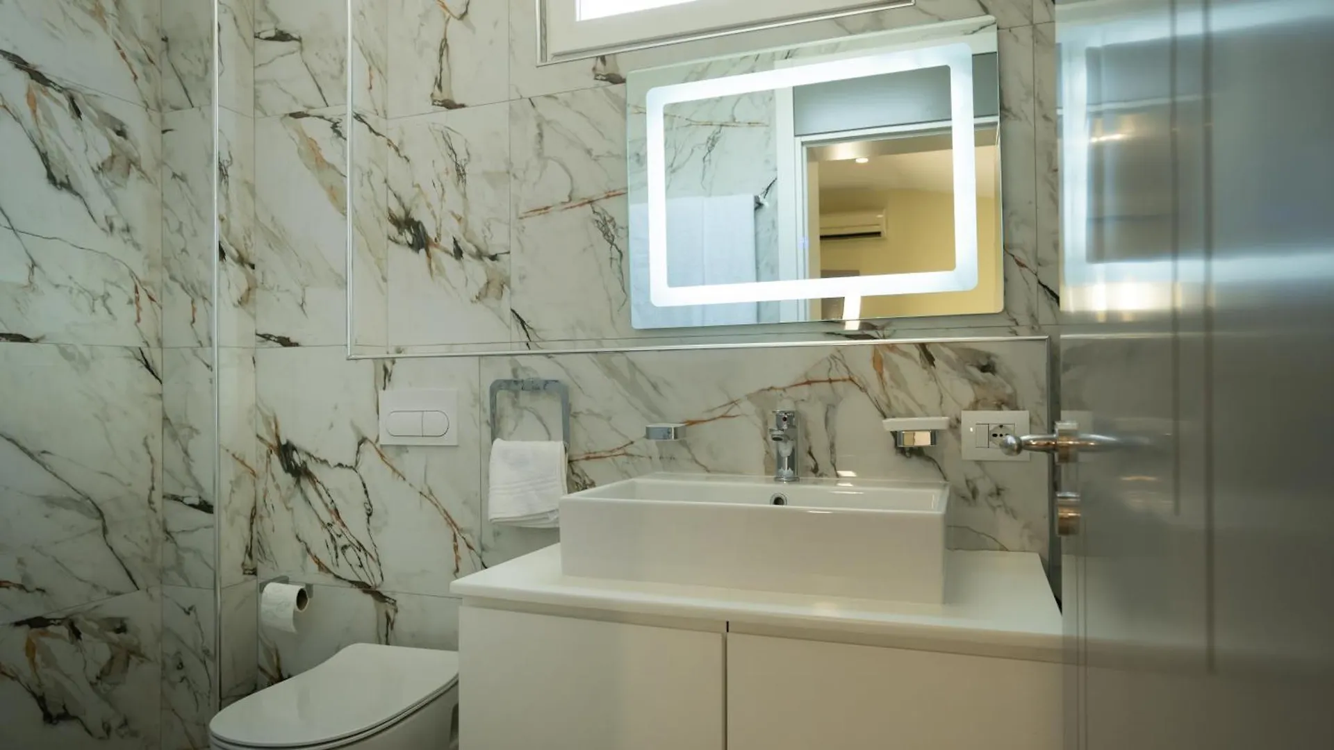 F&M Hotel 2 Tirana